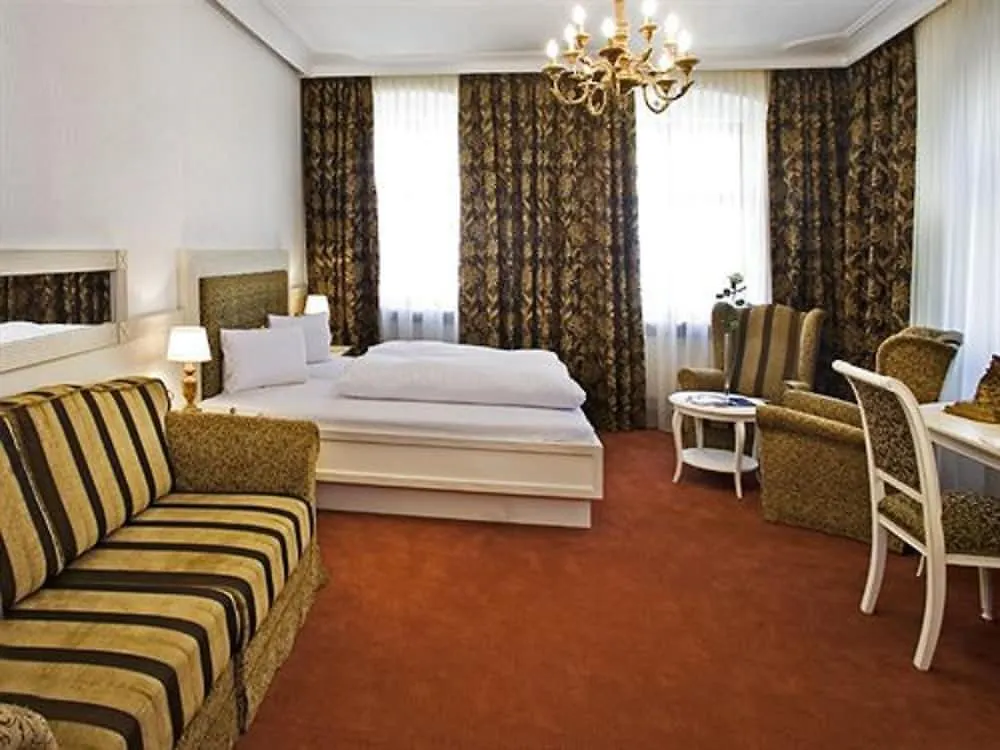 Hotel Goldener Adler, BW Signature Collection İnnsbruck 4*,