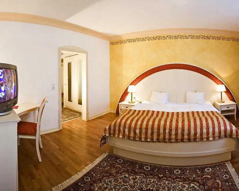Hotel Goldener Adler, BW Signature Collection İnnsbruck 4*,